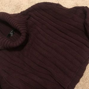 Turtle neck cropped sweater